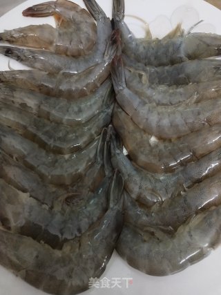 蒜蓉蒸虾的做法步骤：3