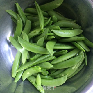 蒜香甜豆的做法步骤：1