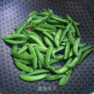 蒜香甜豆的做法步骤：4