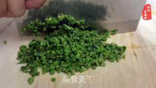 香椿鸡蛋饼的做法步骤：2
