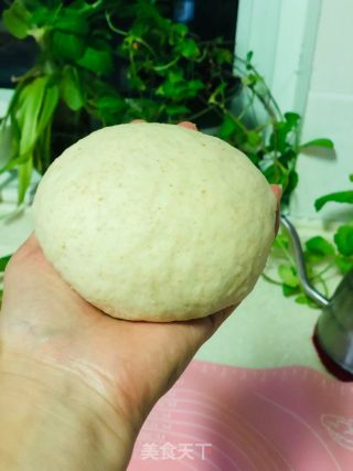 葱香肉松芒果面包卷的做法步骤：4