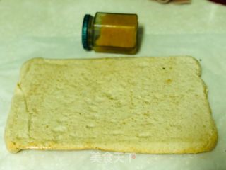 葱香肉松芒果面包卷的做法步骤：22