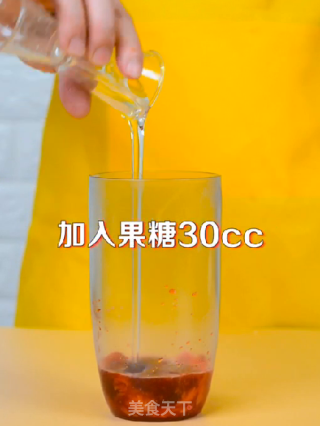 誉世晨饮品培训——双双草莓教程的做法步骤：4