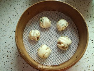 花样面食一一香肠碎花卷的做法步骤：12