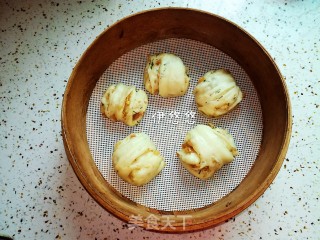 花样面食一一香肠碎花卷的做法步骤：13