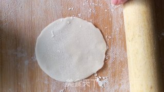 饺子皮变春卷的做法步骤：1