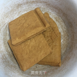 香干拌茼蒿的做法步骤：2