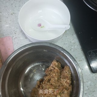 冬瓜香菜汆丸子的做法步骤：2
