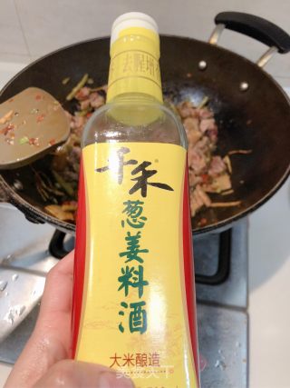 青椒爆炒鸡肉块的做法步骤：5