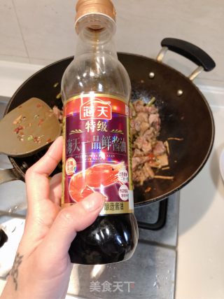 青椒爆炒鸡肉块的做法步骤：6