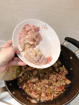 青椒爆炒鸡肉块的做法步骤：7