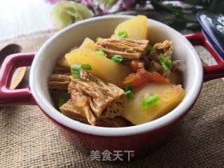腐竹煲土豆 5步搞定懒人餐的做法步骤：5