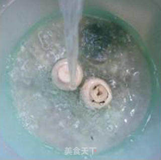 鲜蘑菇小油豆腐炒梅豆的做法步骤：4