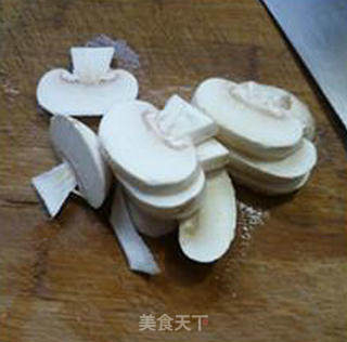 鲜蘑菇小油豆腐炒梅豆的做法步骤：5