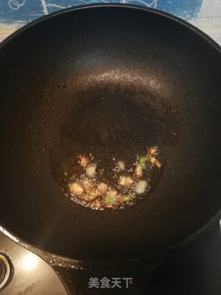 蒜苔焖面的做法步骤：1