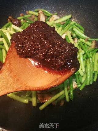 蒜苔焖面的做法步骤：5