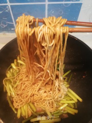 蒜苔焖面的做法步骤：12