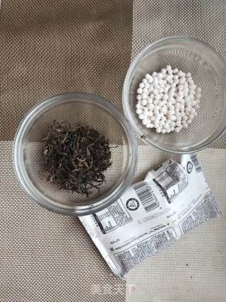 在家教你做店里20块钱才能喝到一杯的西米奶茶的做法步骤：1