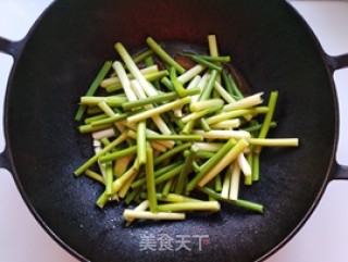 蒜苔烧肉的做法步骤：7