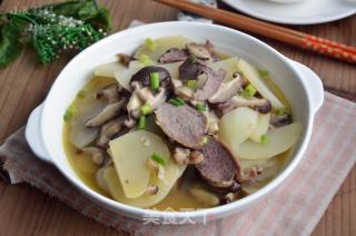 香菇土豆烧咸肉的做法步骤：7