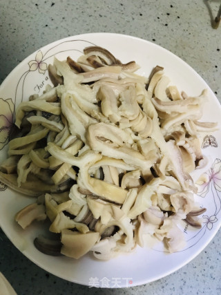猪肚莲子汤的做法步骤：3