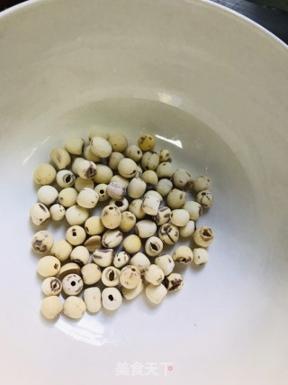 猪肚莲子汤的做法步骤：5