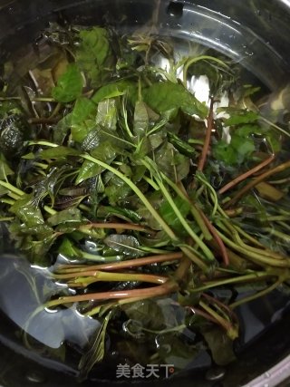 凉拌香椿芽的做法步骤：1