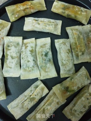 芹菜肉馅儿锅贴的做法步骤：5