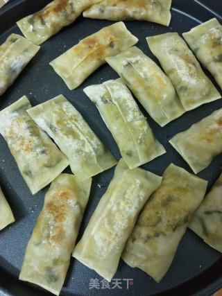 芹菜肉馅儿锅贴的做法步骤：6