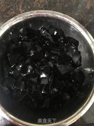 黑凉粉的做法步骤：4
