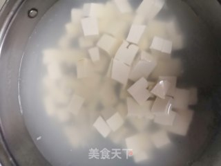 豆瓣酱焖豆腐的做法步骤：2