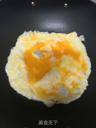 芦笋炒蛋的做法步骤：2
