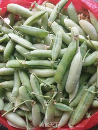豌豆糯米锅巴饭的做法步骤：1