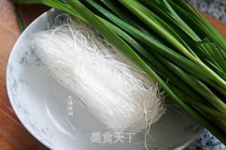 韭菜炒粉丝的做法步骤：1