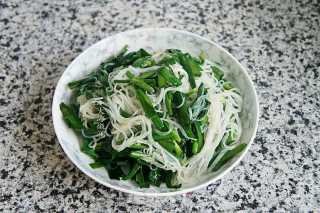 韭菜炒粉丝的做法步骤：8