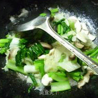 双菇炒油菜蕻大白菜的做法步骤：11