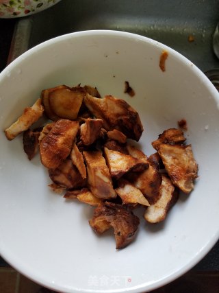老母鸡煲鲜土茯苓的做法步骤：1