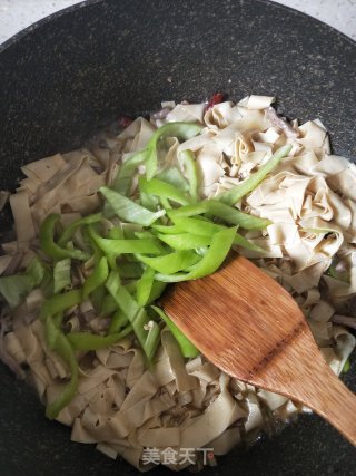 尖椒干豆腐皮的做法步骤：5