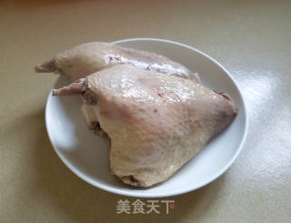 炒鸭腿肉的做法步骤：2