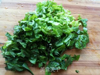 莴笋叶蛋炒饭的做法步骤：2