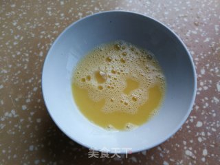 莴笋叶蛋炒饭的做法步骤：3