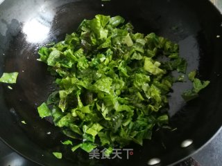 莴笋叶蛋炒饭的做法步骤：5