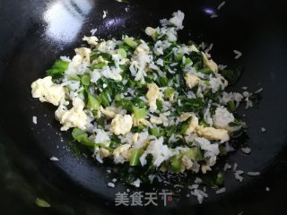 莴笋叶蛋炒饭的做法步骤：7