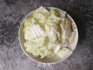 白菜炖川粉的做法步骤：1