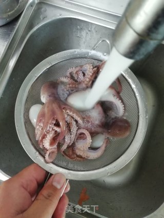 铁板黑胡椒汁爆八爪鱼的做法步骤：7