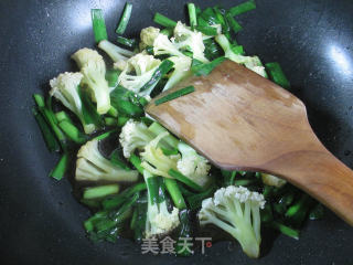 韭菜炒花菜的做法步骤：8