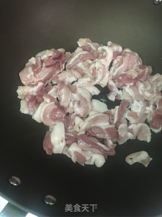 蒜苔炒五花肉的做法步骤：3