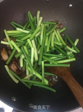 蒜苔炒五花肉的做法步骤：5