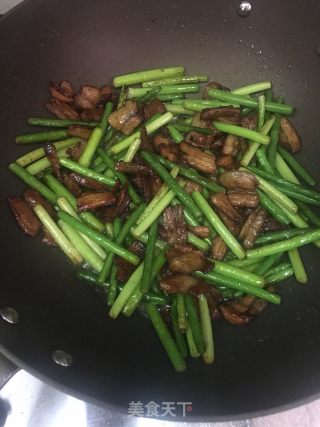 蒜苔炒五花肉的做法步骤：7