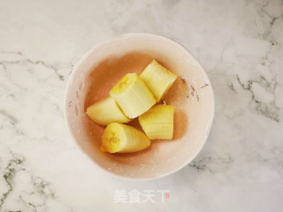 饺子皮香蕉派的做法步骤：2